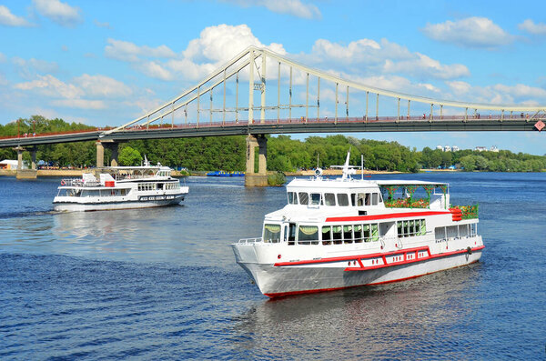 Пароход на Днепре, Киев, Украина