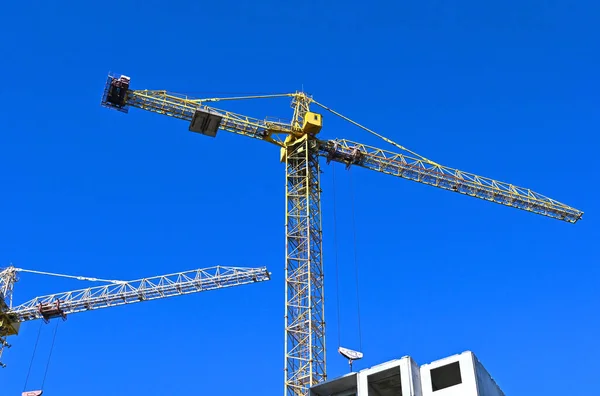 Grúa Construcción Construcción Contra Cielo Azul — Foto de Stock