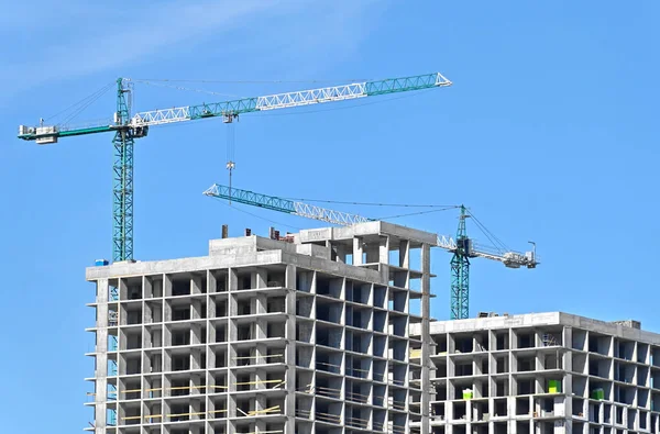 Grúa Construcción Construcción Contra Cielo Azul — Foto de Stock