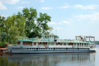 Liman iskelesi yakınlarındaki eski vapur Kiev, Ukrayna