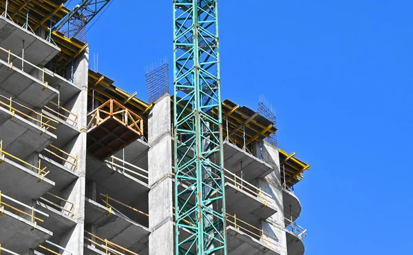 Grúa Construcción Construcción Contra Cielo Azul —  Fotos de Stock