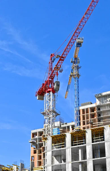 Grue Bâtiment Construction Contre Ciel Bleu — Photo