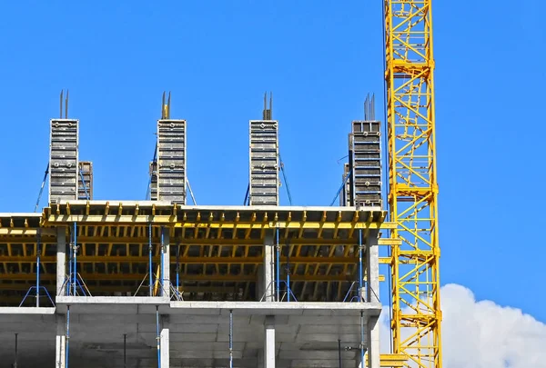 Grúa Construcción Construcción Contra Cielo Azul —  Fotos de Stock