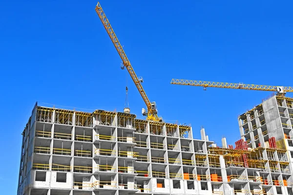 Grue Bâtiment Construction Contre Ciel Bleu — Photo