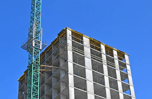 Kraanvogel Gebouw Aanbouw Tegen Blauwe Lucht — Stockfoto