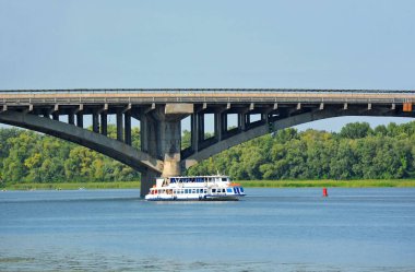 Dinyeper nehrinde vapur, Kiev, Ukrayna