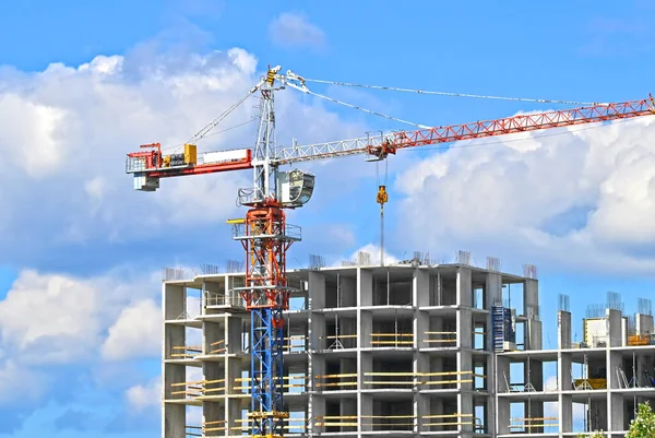 Grúa Construcción Construcción Contra Cielo Azul —  Fotos de Stock