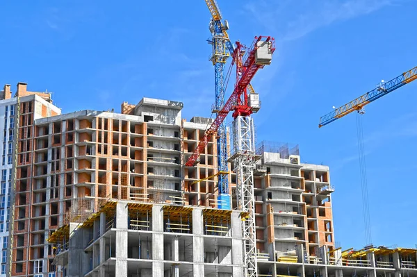 Grue Bâtiment Construction Contre Ciel Bleu — Photo