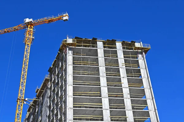 Grúa Construcción Construcción Contra Cielo Azul —  Fotos de Stock