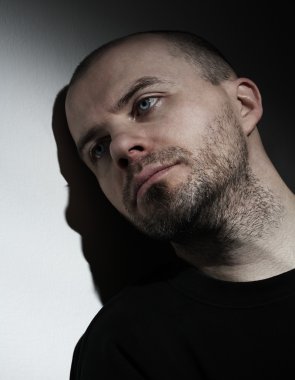 adam depresyon ile