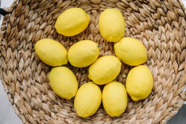 Limonlu hasır sepet.