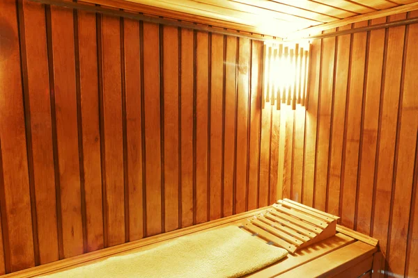 Madeira aconchegante sala de sauna — Fotografia de Stock