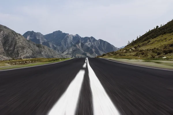 Mountain landscape with the road in the middle — Stock Photo, Image