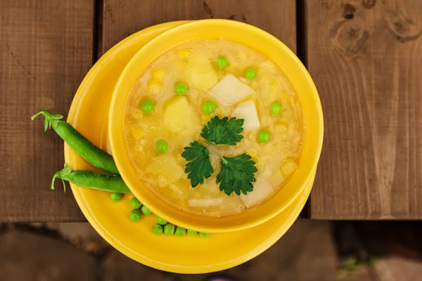 Erbsensuppe in Schüssel — Stockfoto