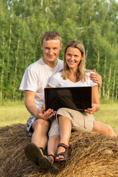 Beautiful two on haystack look the Internet — Stock Photo, Image
