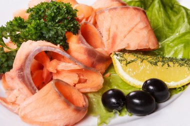 lezzetli balık yemek üzerine baharat ile dilim