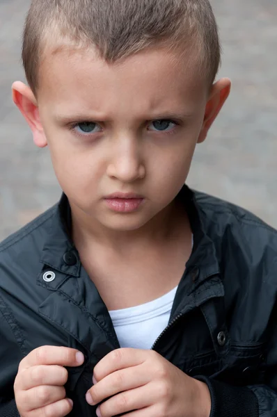 Un niño resentido — Foto de Stock