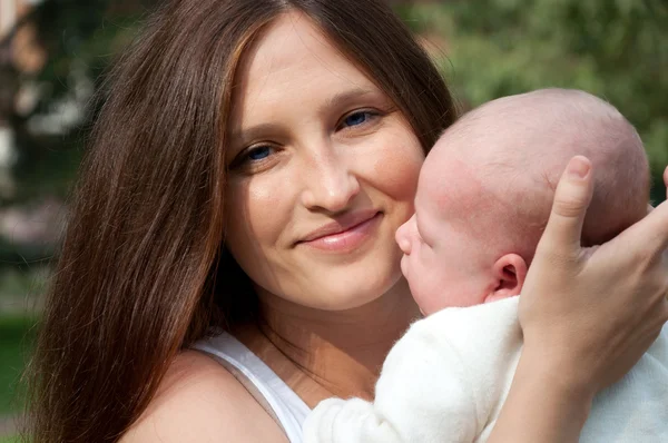 Mutlu anne ve bebek