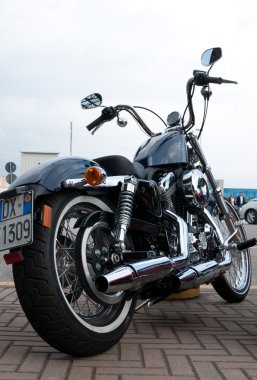 yerleşik bir 2012 harley davidson sportster 72
