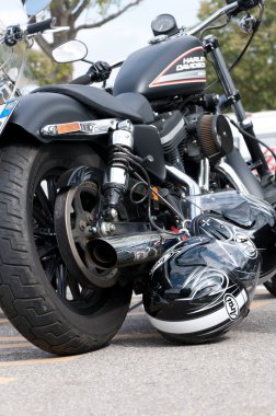 yerleşik bir 2010 harley davidson sportster 883r
