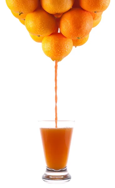 Suco que flui da mandarina — Fotografia de Stock