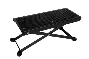 Siyah ayaklı, beyaz gitarist.