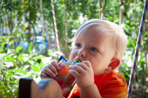 Little Blonde Girl Eats Fruit Puree Park Summer Healthy Baby — Stockfoto