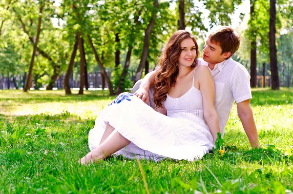 https://st.depositphotos.com/1091429/1347/i/450/depositphotos_13479991-stock-photo-couple-in-the-park.jpg