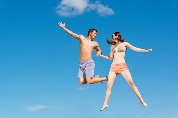 Couple jumping together — Stock Photo, Image