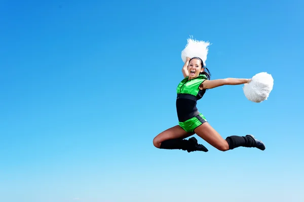 Cheerleader-Mädchen springen — Stockfoto