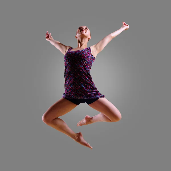 Bailarina saltando — Stockfoto