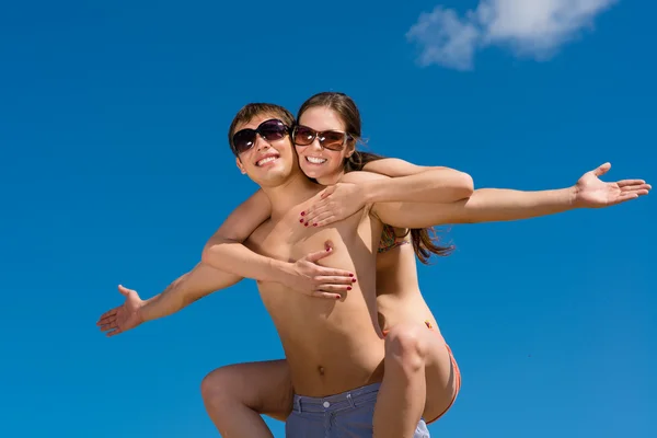 Couple hugging — Stock Photo, Image