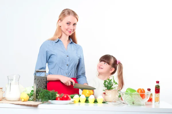 Aile Yemek yapmak — Stok fotoğraf