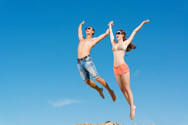 Young couple jumping together — Stock Photo, Image