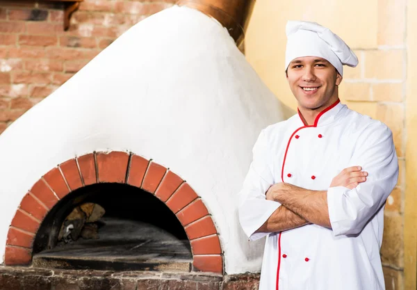 Retrato de um cozinheiro na cozinha — Fotografia de Stock