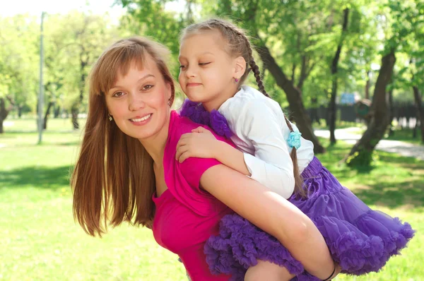 Family in the park — Stock Photo, Image