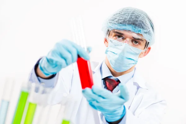 Cientista que trabalha no laboratório — Fotografia de Stock