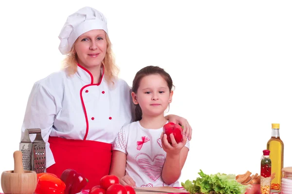 Mutter und Tochter kochen Abendessen — Stockfoto