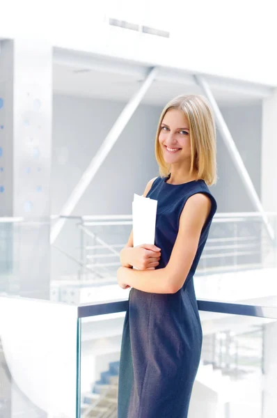 Business woman holding reports — Stock Photo, Image