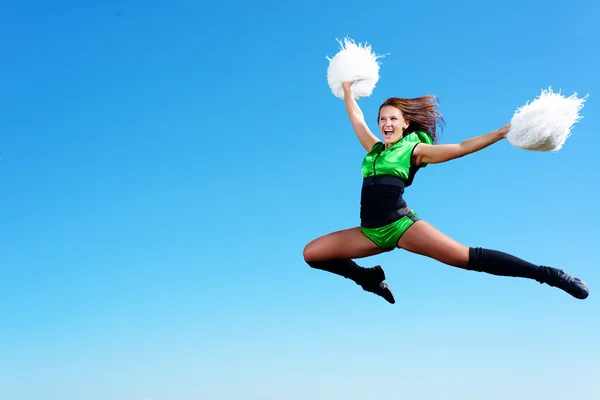 Cheerleader tjej hoppning — Stockfoto