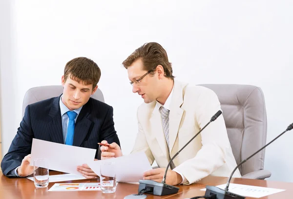 Zwei Geschäftsleute — Stockfoto