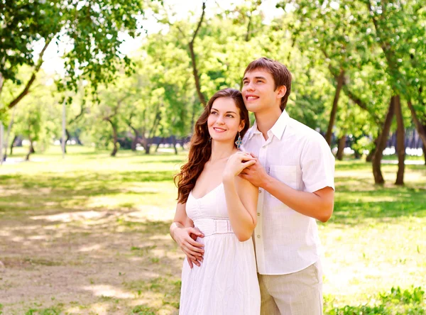 Couple in the park — Stock Photo, Image