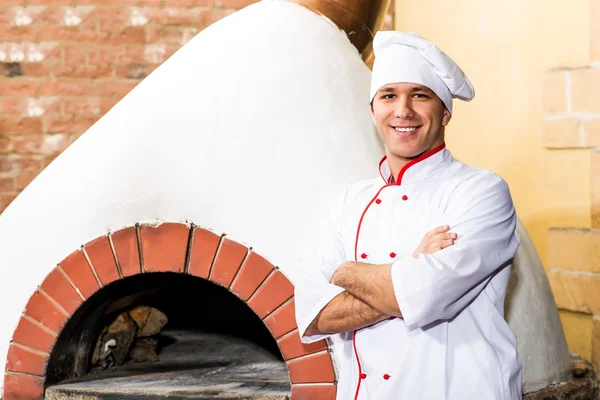 Retrato de um cozinheiro na cozinha — Fotografia de Stock