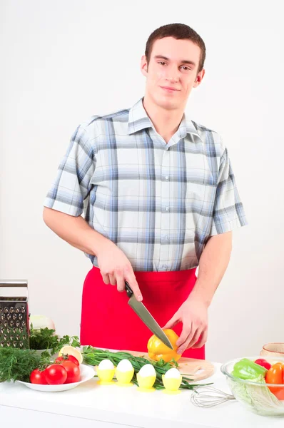 Ritratto di giovane uomo, prepara da mangiare — Foto Stock