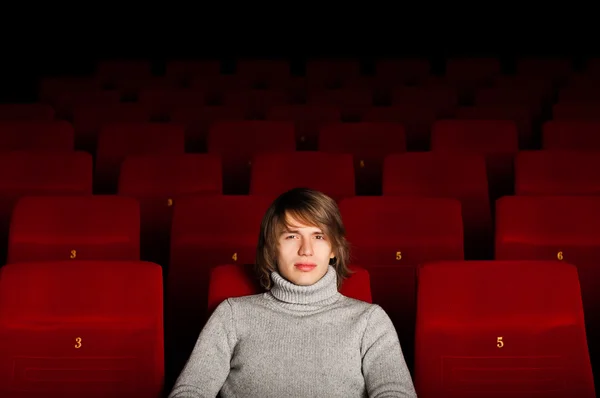 El hombre en el cine — Foto de Stock