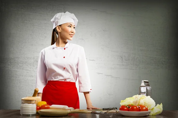 Asyalı kadın aşçı — Stok fotoğraf