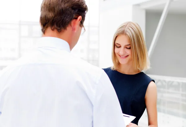 Business man and business woman in the office — Stock Photo, Image