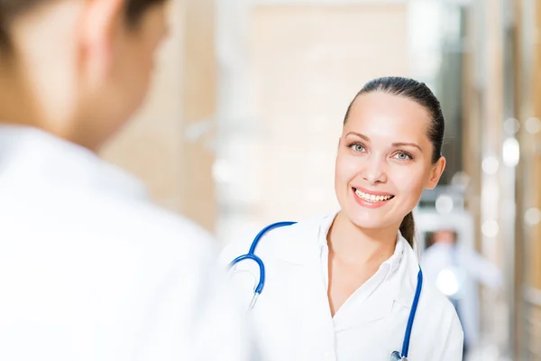 Two doctors talking in the lobby — Stock Photo, Image