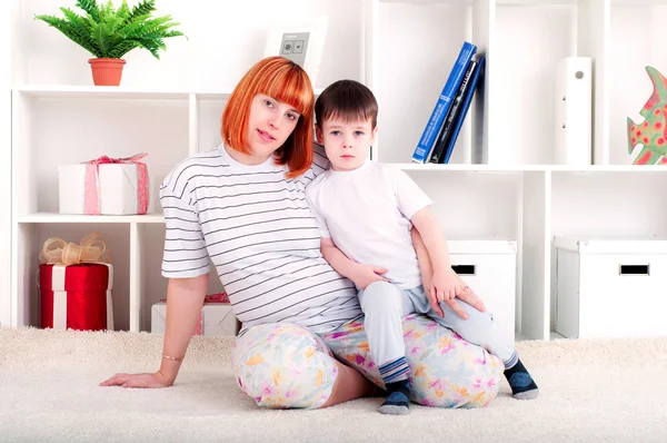 Mãe e bebê, decoração de casa — Fotografia de Stock