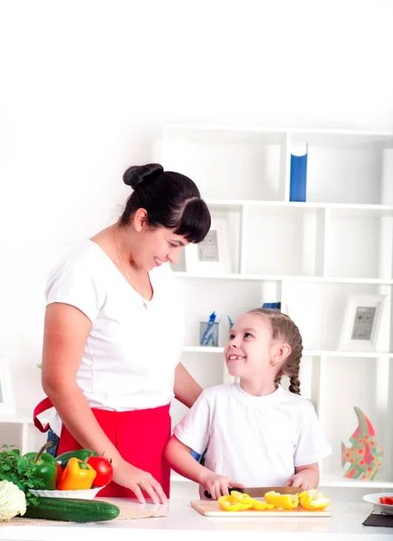 Mom and daughter cooking together — Stock Photo, Image